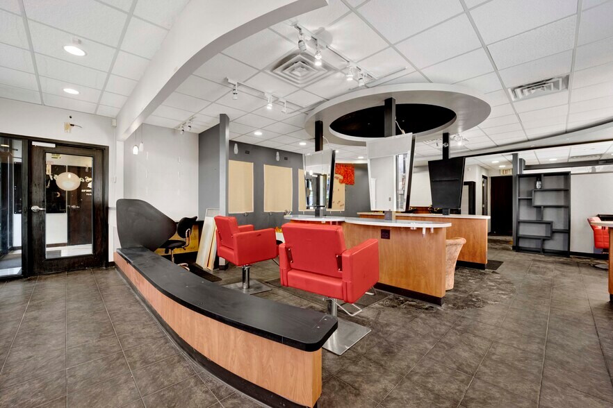 More Photos Of 5037 N Harlem Ave, Chicago General Retail For Lease
