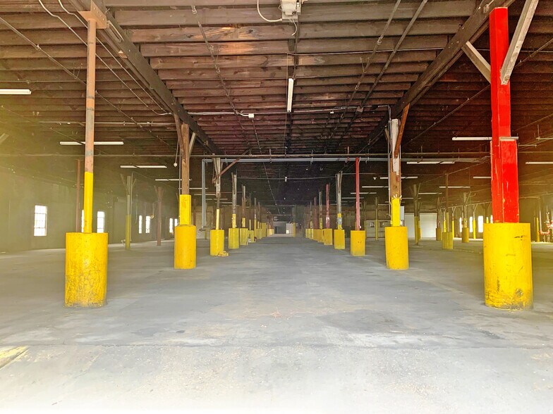 More Photos Of 6028 Navigation Blvd, Houston Warehouse For Sale