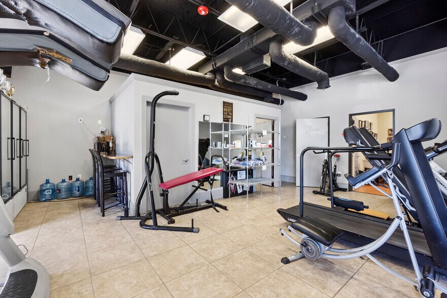 More Photos Of 118 Shenandoah Dr, The Woodlands Freestanding For Sale