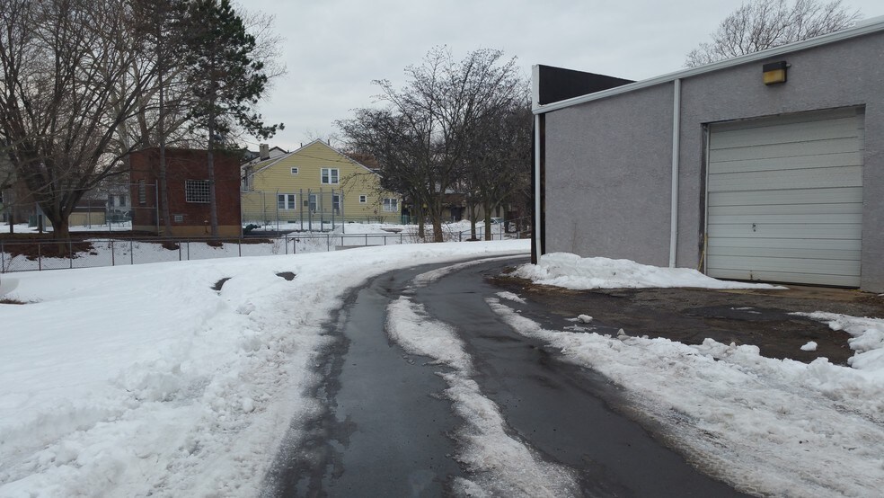 More Photos Of 1679 E State St, Hamilton Auto Repair For Sale