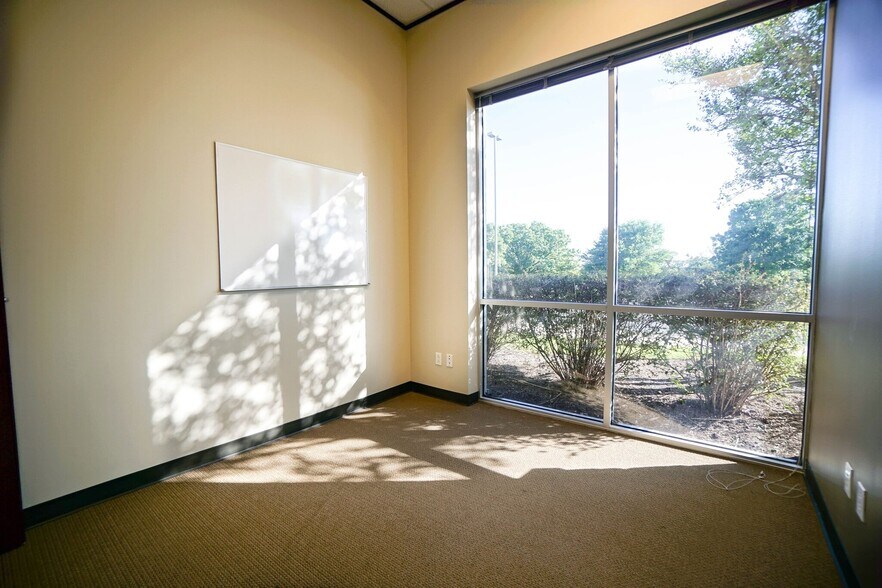 More Photos Of 4616 W Howard Ln, Austin Flex For Lease