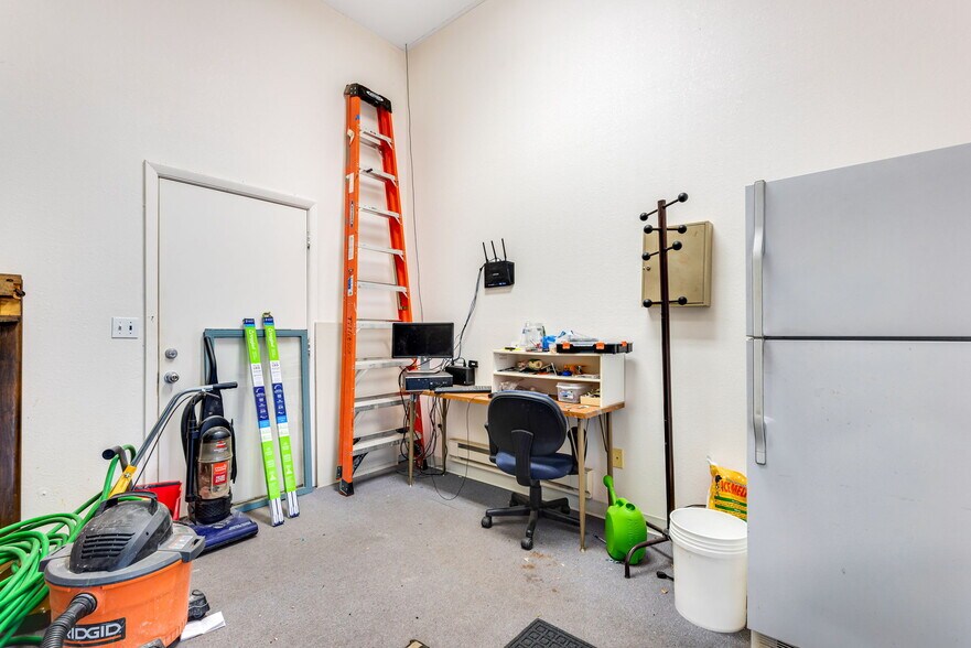 More Photos Of 19336 Goddard Ranch Ct, Morrison Light Manufacturing For Sale