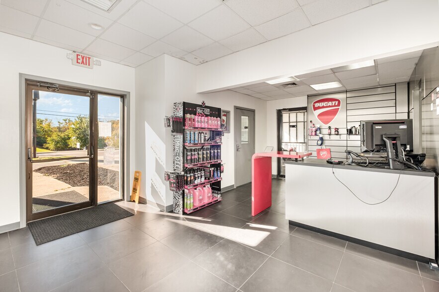 More Photos Of 944 State Route 28, Milford Auto Repair For Sale