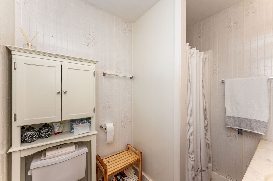 More Photos Of 112 Lafayette Rd, North Hampton General Retail For Sale