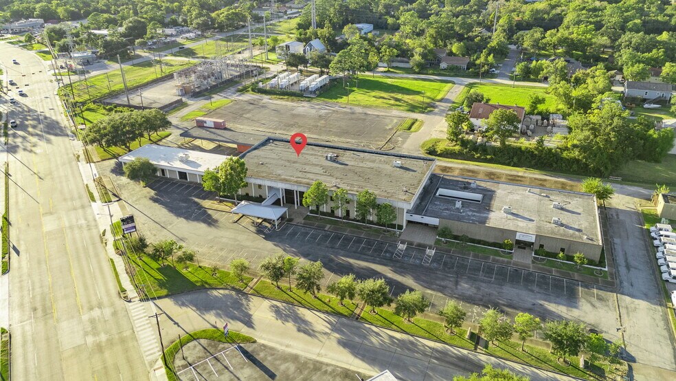 More Photos Of 3817 Venzi St, Dickinson Warehouse For Sale