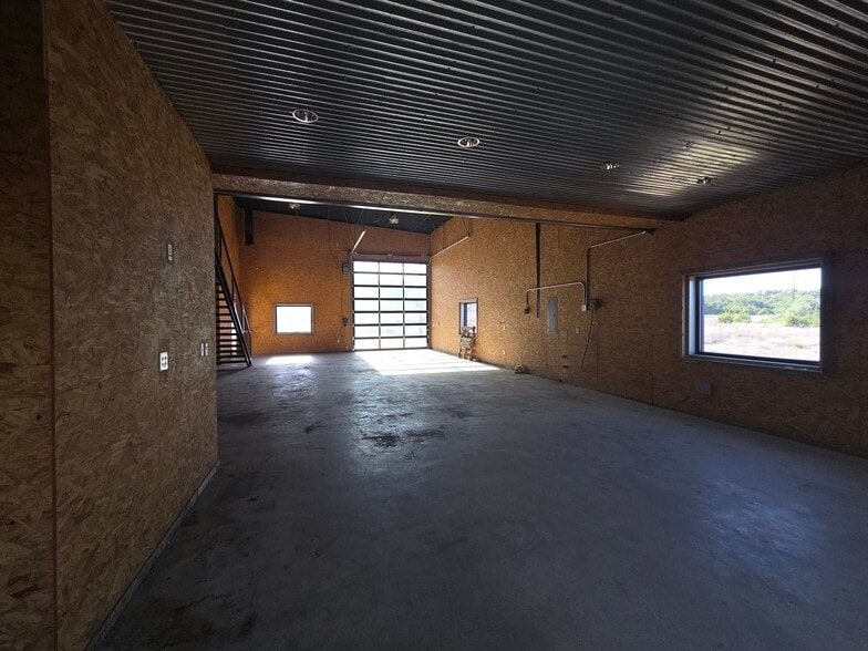 More Photos Of 231 Frog Pond Ln, Dripping Springs General Retail For Sale