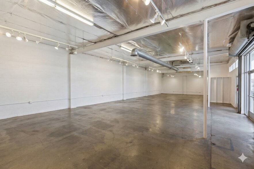 More Photos Of 383 N Indian Canyon Dr, Palm Springs Freestanding For Sale