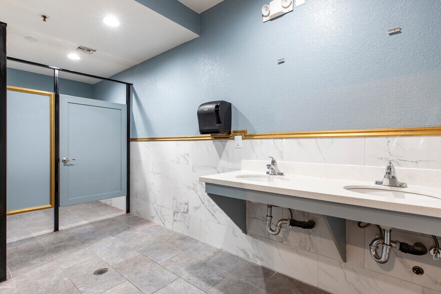 More Photos Of 915-917 J St, Modesto General Retail For Sale