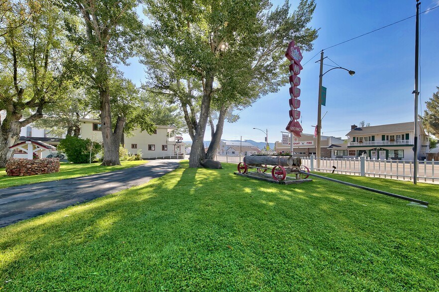 More Photos Of 310 Main St, Bridgeport Hotel For Sale