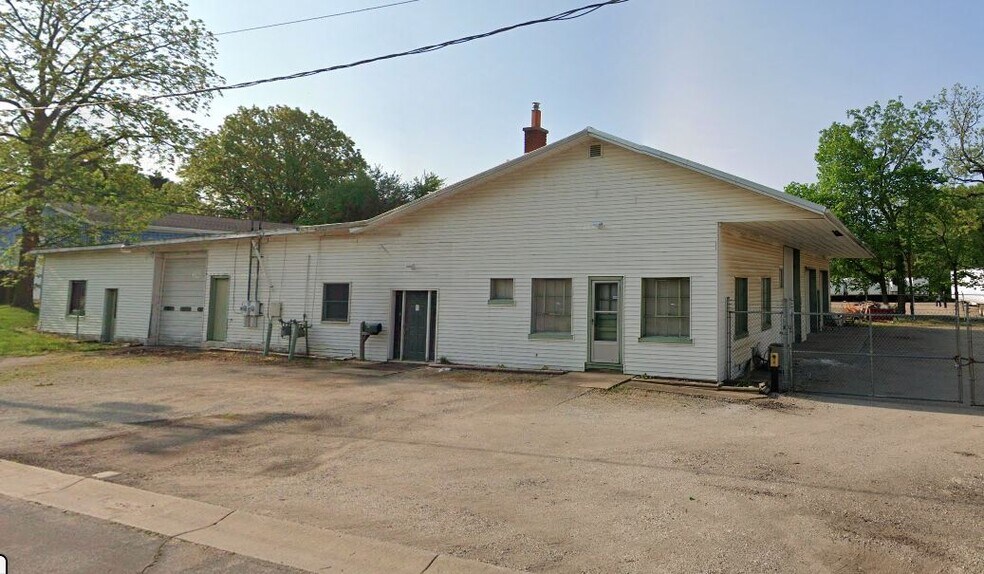 Primary Photo Of 303 Union St, Three Rivers Warehouse For Sale