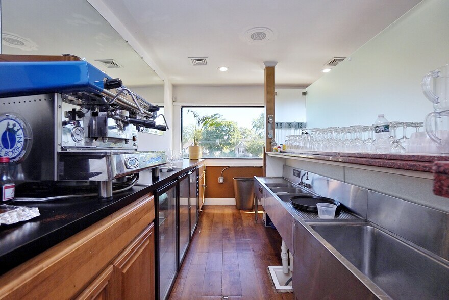 More Photos Of 306 Gatzmer Ave, Jamesburg Restaurant For Lease