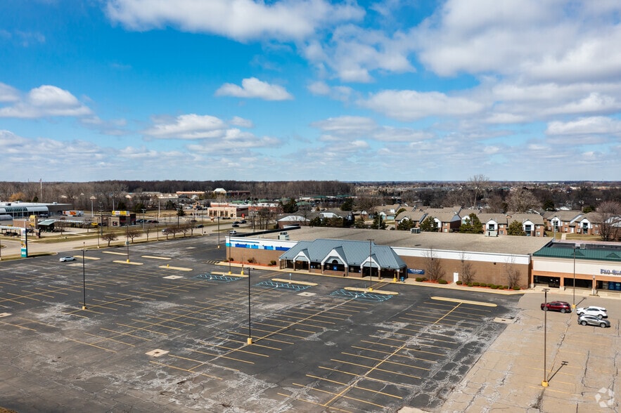 More Photos Of 45300 Hayes Rd, Macomb Township Freestanding For Lease