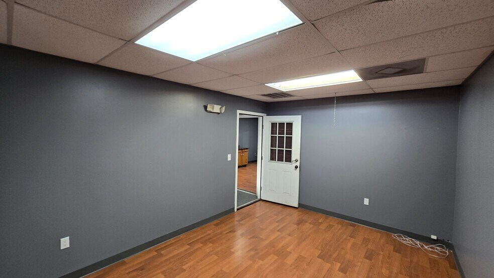 More Photos Of 1801 Decker Dr, Baytown Light Distribution For Lease