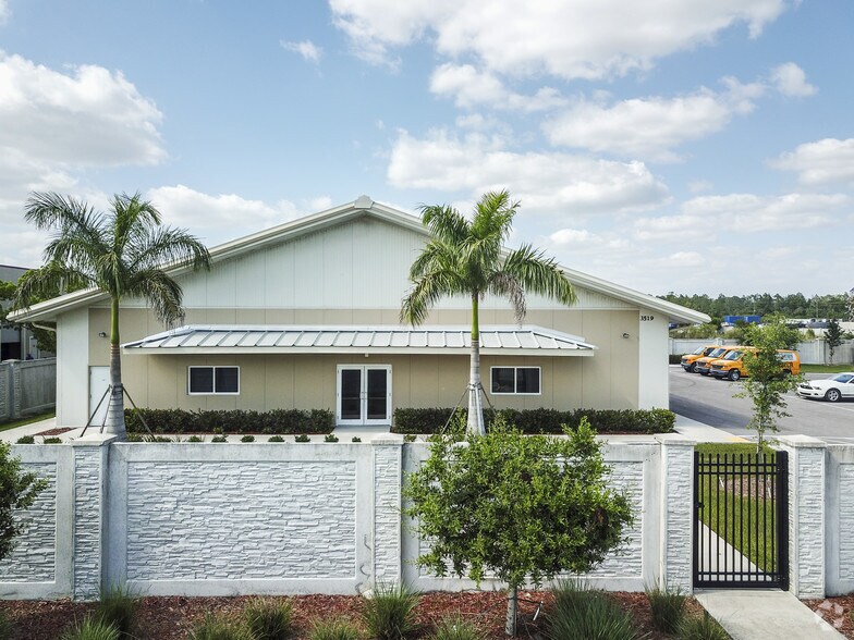 More Photos Of 3519 Plover Ave, Naples Warehouse For Lease