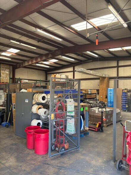 More Photos Of 4271 Dividend Dr, San Antonio Warehouse For Lease