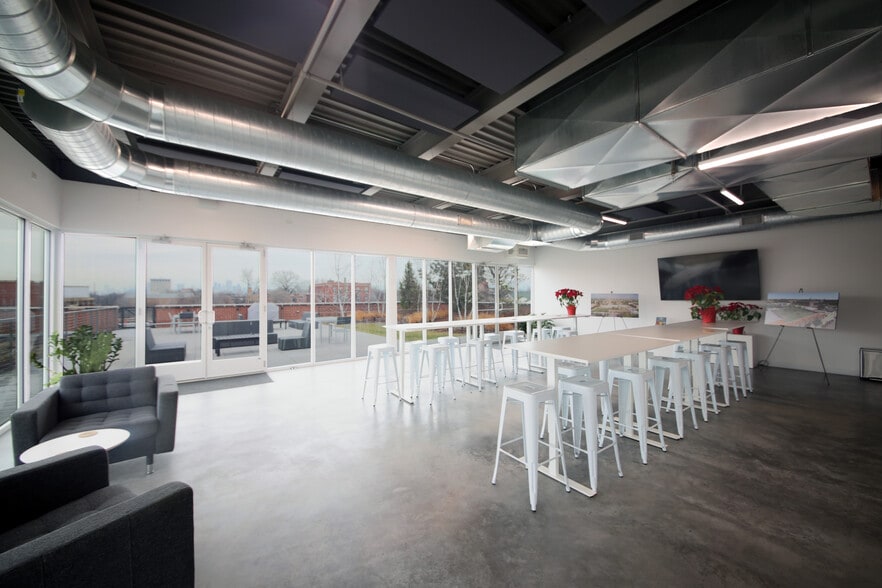 More Photos Of 4131 S State St, Chicago Manufacturing For Sale