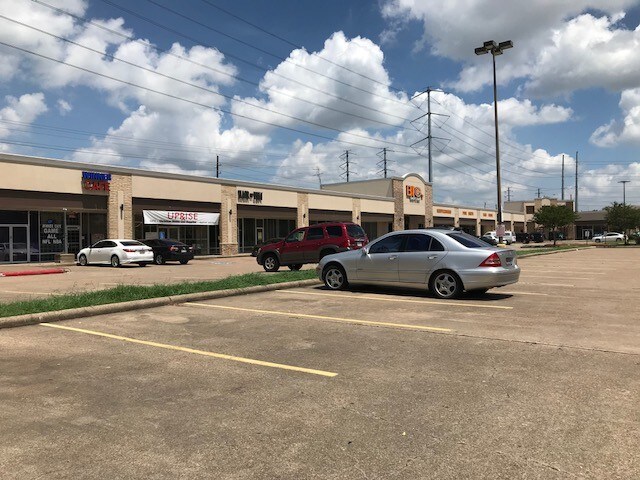 More Photos Of 6100-6198 Wilcrest Dr, Houston Unknown For Lease