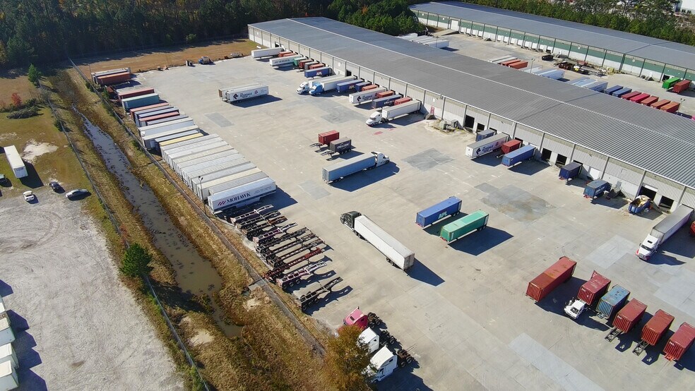 More Photos Of 135 Distribution Dr, Savannah Warehouse For Lease