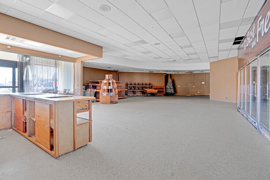 More Photos Of 345 Matawan Rd, Matawan Unknown For Lease