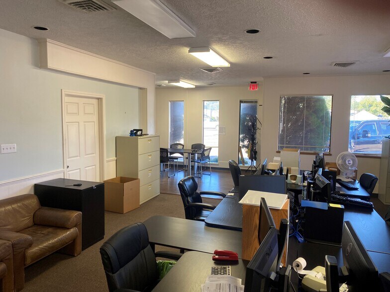 More Photos Of 6703 Katy-Brookshire Rd, Katy Office For Sale