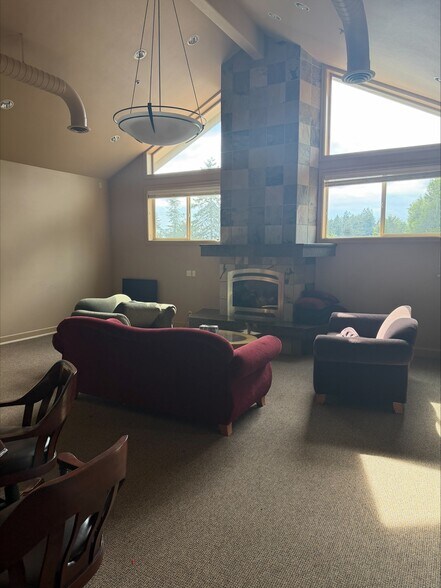 More Photos Of 360 Knechtel Way NE, Bainbridge Island Apartments For Sale