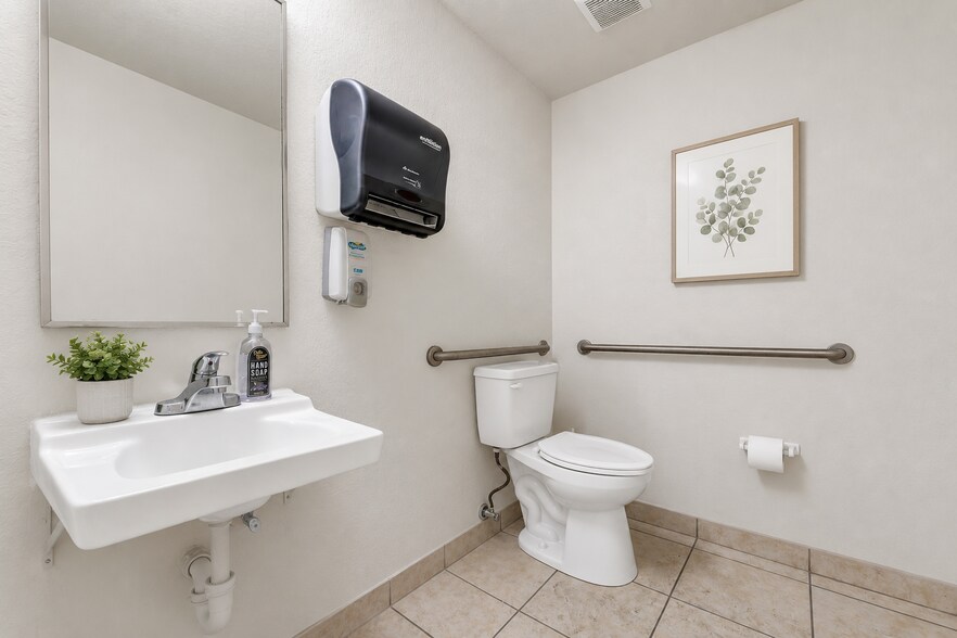 More Photos Of 1071 NW 31st Ave, Pompano Beach Warehouse For Sale
