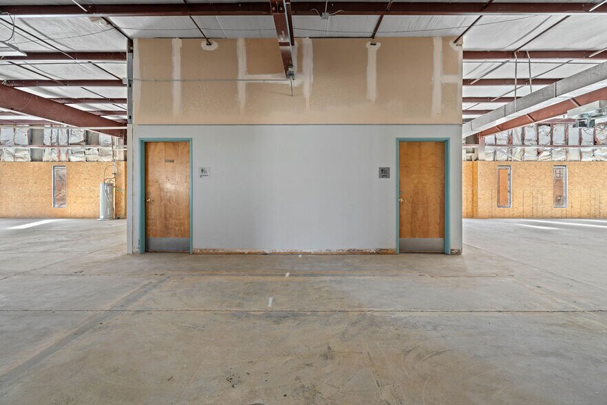 More Photos Of 1109 Kemper St, Lubbock Warehouse For Lease