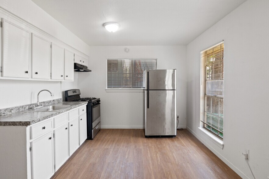 More Photos Of 8114 Stedman St, Houston Apartments For Sale