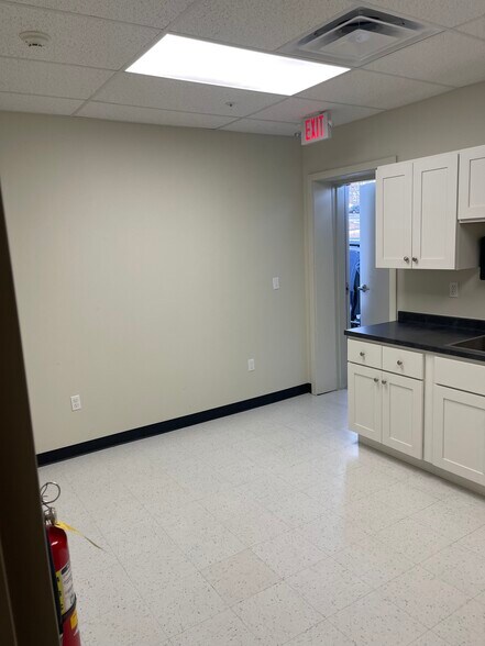 More Photos Of 1070 S Bishop Ave, Rolla Storefront For Lease