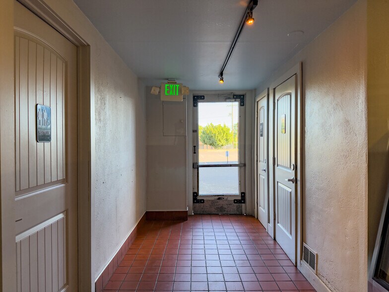 More Photos Of 21 E Main St, Walla Walla General Retail For Lease