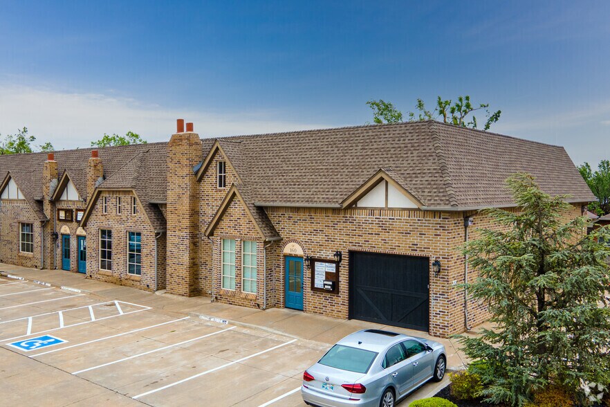 More Photos Of 307 E Danforth Rd, Edmond Office Residential For Sale