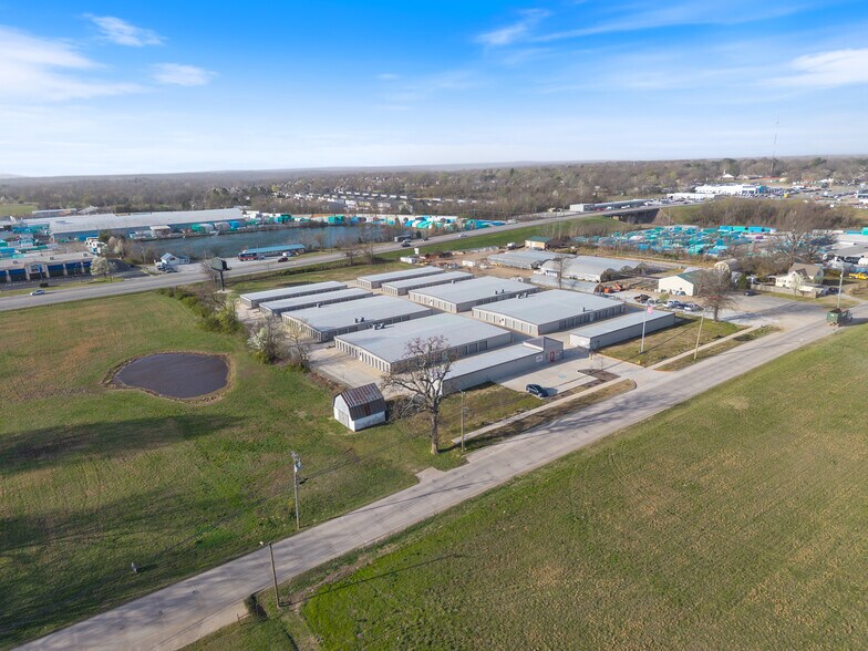 More Photos Of 1110 E Kenwood St, Siloam Springs Self Storage For Lease