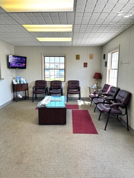 More Photos Of 1289 S Linden Rd, Flint Medical For Lease