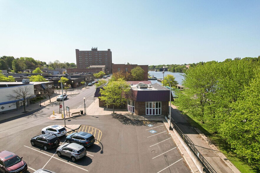 More Photos Of 24 S First St, Fulton Restaurant For Sale