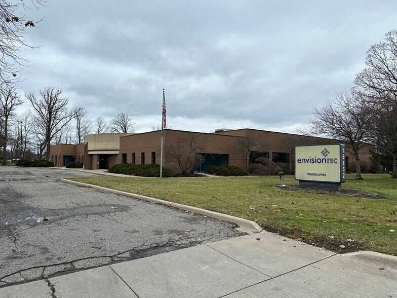 More Photos Of 15162 S Commerce Dr, Dearborn Research And Development For Sale