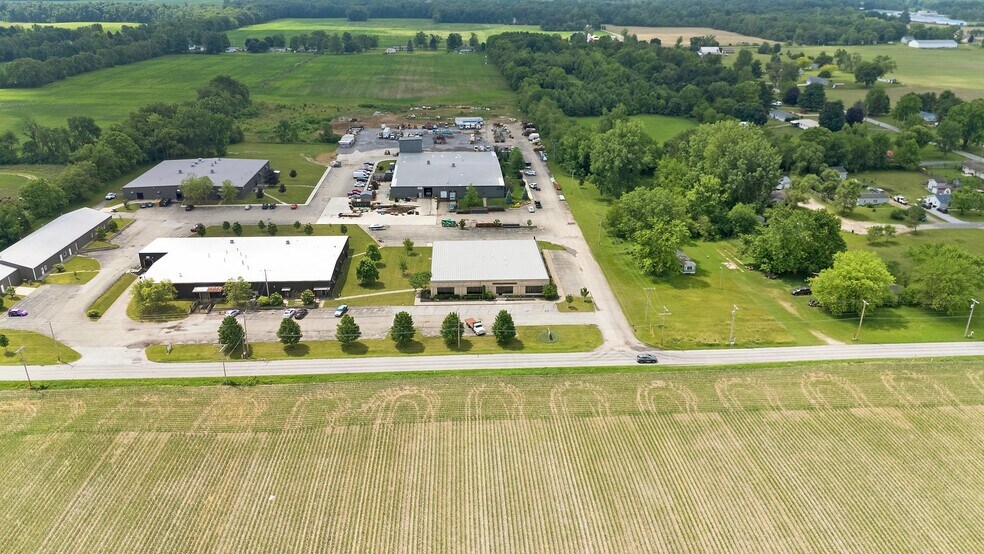 More Photos Of 8645 E Backwater Rd, North Webster Showroom For Lease