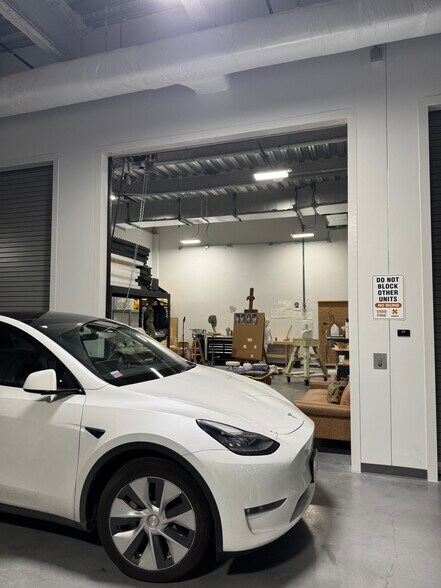 More Photos Of 4229 N FM 620 Hwy, Austin Showroom For Sale