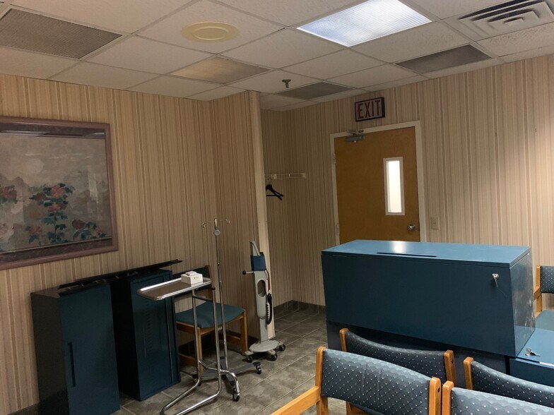 More Photos Of 725 Reservoir Ave, Cranston Medical For Sale