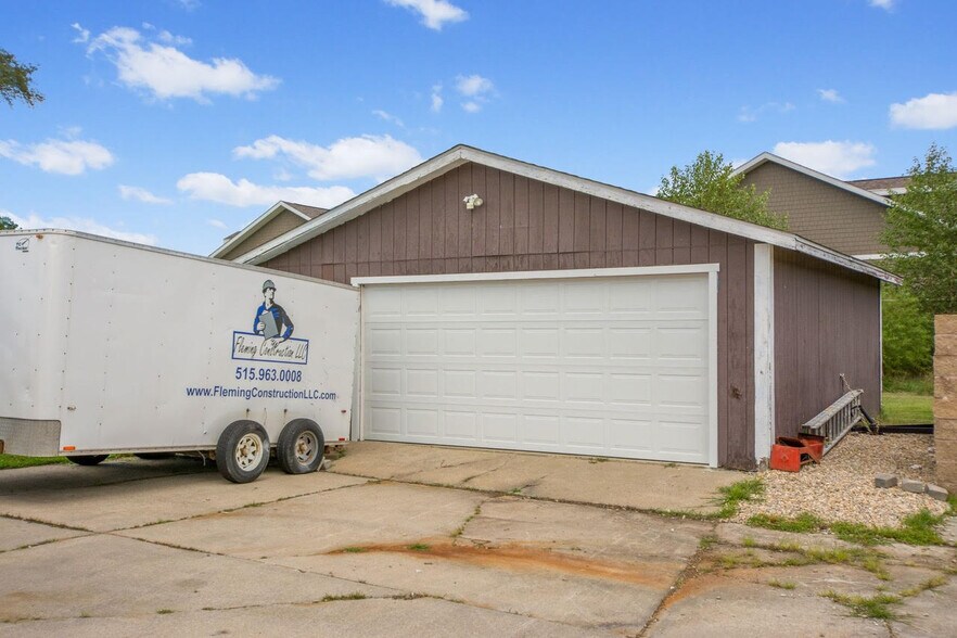 More Photos Of 3161 SE 22nd St, Des Moines Office For Sale