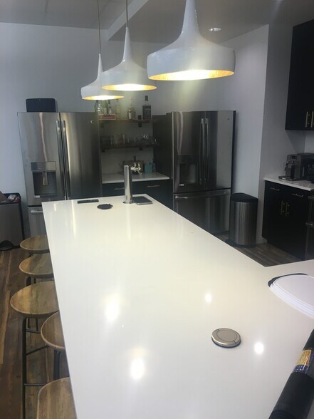 More Photos Of 2540 W North Ave, Chicago Loft Creative Space For Sale