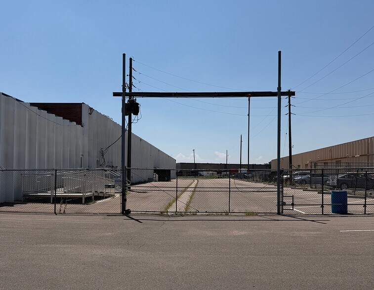 More Photos Of 500 W 53rd Pl, Denver Warehouse For Sale