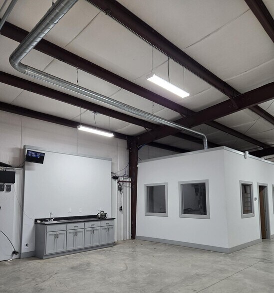 More Photos Of 124 Woodcrest Rd, Asheboro Warehouse For Lease