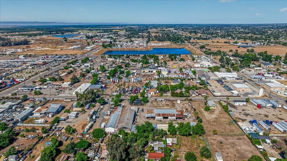 More Photos Of 708 N Pleasant Ave, Fresno Warehouse For Sale
