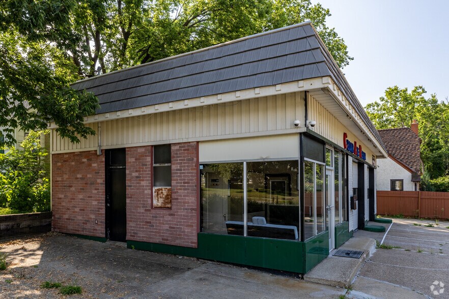 More Photos Of 4301 Cedar Ave, Minneapolis Auto Repair For Sale