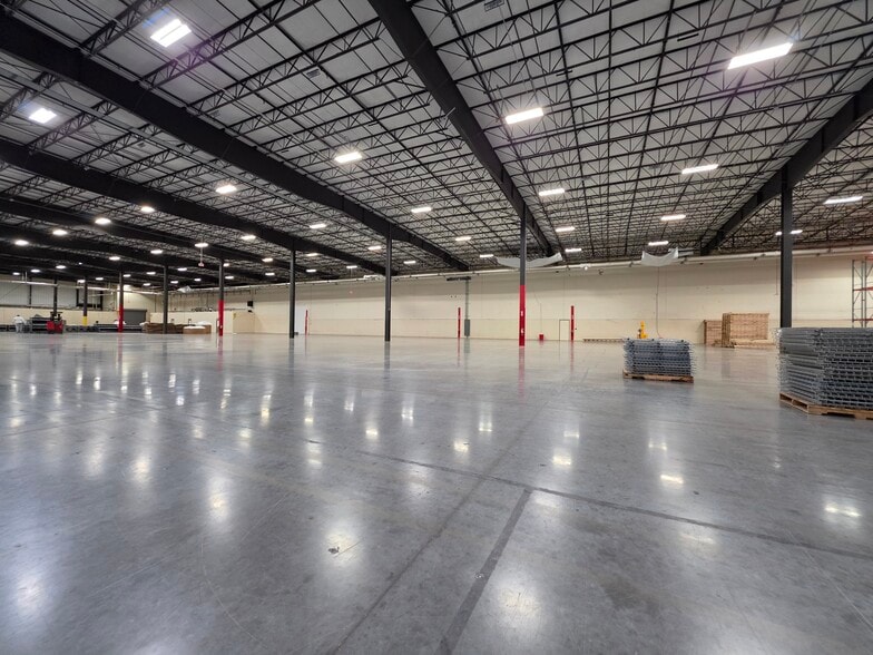 More Photos Of 81 Commerce Dr, Fall River Warehouse For Lease