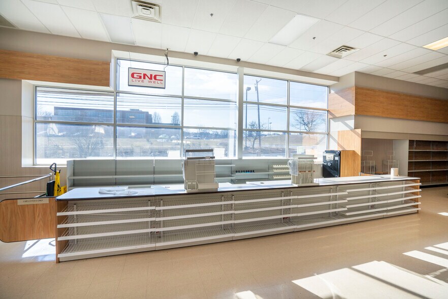 More Photos Of 821 E Bishop St, Bellefonte Drugstore For Sale