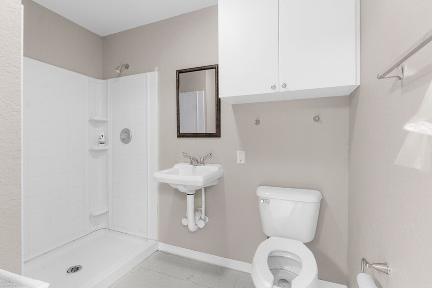 More Photos Of 7044 Commercial Way, Weeki Wachee Office For Sale