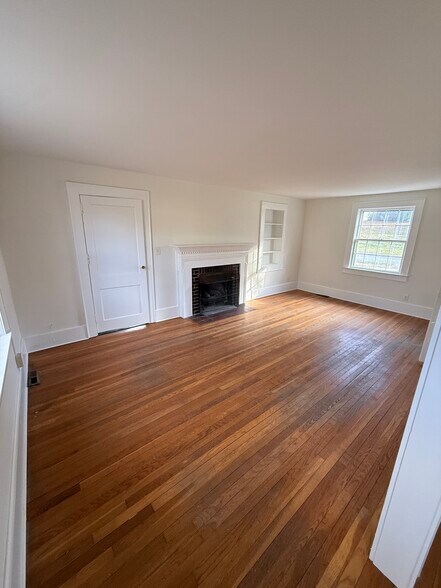 More Photos Of 137 West St, Pittsboro Office For Lease