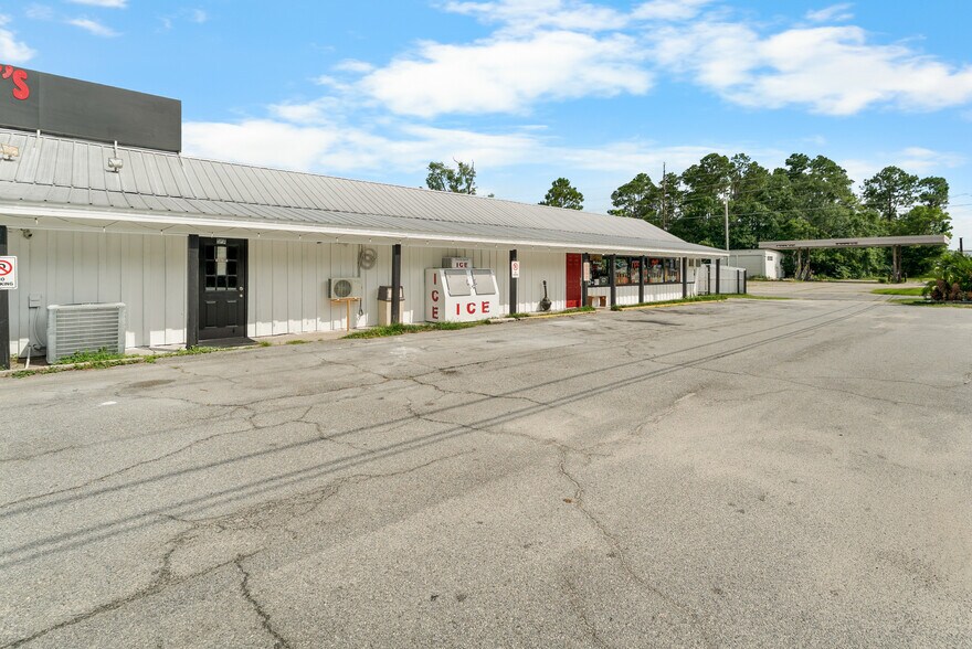 More Photos Of 512 S US Highway 301, Jesup Storefront For Sale