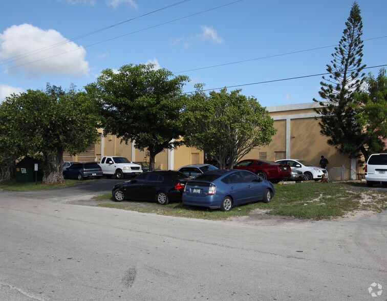 More Photos Of 8921-8935 SW 129th St, Miami Light Distribution For Lease
